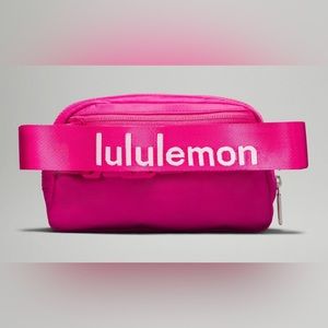 NEW & IMPROVED SONIC PINK Lululemon Everywhere Belt Bag White Wordmark